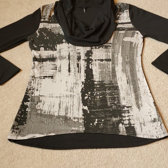 Edista abstract designed tunic size Large - Picture 6 of 7